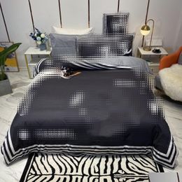 Bedding Sets Fashion Designer King Size 4Pcs Floral Printed Silk Queen Duvet Er Bed Sheet Black Pink Pillowcases High Quality Drop Del Dhoau