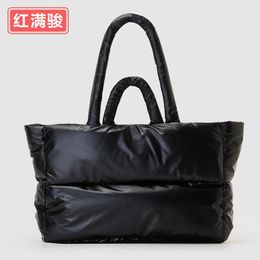 Down cotton jacket Tote bag for women, fashionable and simple filled cotton single shoulder diagonal cross bag, niche soft handbag, autumn and winter 230831