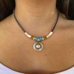 Pendant Necklaces Ethnic Style Vintage Round Necklace for Women Bohemian Faux Turquoise Beaded Leather Cord Party Jewellery 230831