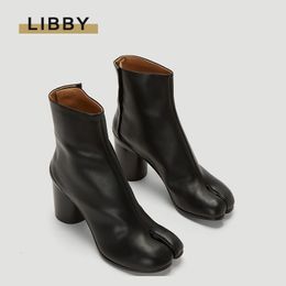 Boots Brand Design Tabi Boots Split Toe Cunky High Heel Women Women Boots Leather Zapatos Mujer Fashion Fashion Обувь женская обувь Botas Mujer 230830