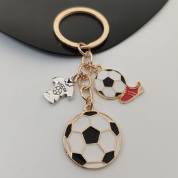 Keychains Lanyards Metal Enamel Keychain I Love Soccer Gym Shoes Football Key Ring Sports Chains For Athletes Mens Gifts DIY Handmade Jewellery 230831