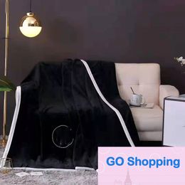 Textiles Velvet Anti-Pilling Wearable Bed Sheet Sofa Throw Luxury Outdoor Driving Warm Blanket Coral Fleece Fabric Portable