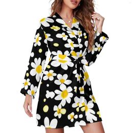 Women's Sleepwear Ditsy Floral Pajama Robe White Flowers Long Sleeve Kawaii Pajamas Robes Lady V Neck Home Bathrobe Daily Printed Dress