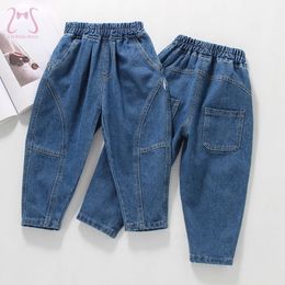 Jeans Primavera Pantaloni da ragazzo Tendine Elastico a vita media Pantaloni in denim moda Tinta unita Coreano Abbigliamento casual per bambini da 1 a 5 Y 230830