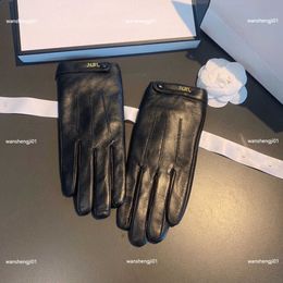 23ss designer girl Five Fingers Gloves high quality leather Gloves for women Winter Warm Mittens fashion Gift Including brand box