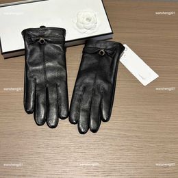 23ss designer girl Five Fingers Gloves Leather Gloves for women Soft plush interior Mittens Winter Warm Gift Including brand box