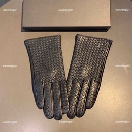 23ss high quality girl Five Fingers Gloves designer Leather Gloves for women Fashion accessories Mittens Winter Warm Gift Including brand bo