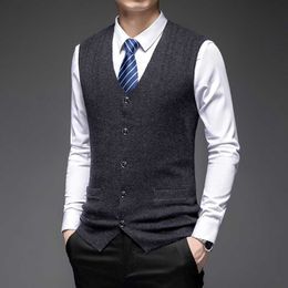 Spring Autumn New Arrivals Men's Sleeveless Kniting Cardigan Fashion V-Neck Smart Casual Classic Suit Sweater Vest 100% Wool HKD230831