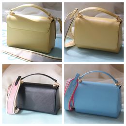 Borsa a tracolla di lusso Borsa a mano di design Borsa a tracolla con patta Borsa da sella con tracolla in tessuto ricamato Borsa da donna alla moda Borsa per cellulare fatta a mano