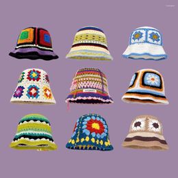 Berets Japanese Fresh Hollow Flower Crochet Knitted Bucket Hat Women Autumn Winter Sweet Versatile Face Small Wool Fisherman