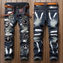 Unique Mens Distressed Pleated Tiger Badge Ripped Jeans Fashion Designer Retro Washed blue Motorcycle Straight leg Denim Pants 0012710