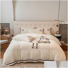 Distinctive Designer Bedding Simply Pure Colour Letter Bedroom Household Items Luxury Skin Friendly 4Pcs Set Solid Jf015 Drop Delivery Dhpqh