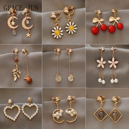 Ear Cuff Korean Style Clip on Earrings No Pierced Women s Party Birthday Fashion Flower Heart Cute Gift 230830