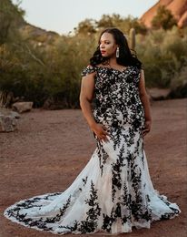 Black And White Gothic Mermaid Wedding Dresses Off The Shoulder Plus Size Long Bridal Gowns Lace Appliques Vintage Tulle Country Bride Wear