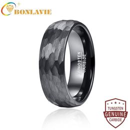 Wedding Rings BONLAVIE 8mm Black Tungsten Wedding Band For Men Multi-Faceted Hammered Brushed Finish Men Rings Gift AAA Quality 230831