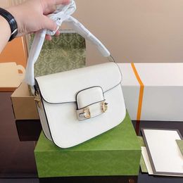 Новая конная пряжка дизайнерская сумка сумки для плеча женщин роскошная сумочка кожаная сумка по скрещиванию мессенджер сумки 230207