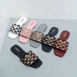 2024 Fabric Embroidered Slides Slippers Black Beige Multicolor Embroidery Mules Womens Home Flip Flops Casual Sandals Summer Leather Flat Slide Rubber Sole 36-42 d8