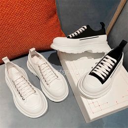 Stivali firmati Moda Scarpe casual Battistrada Slick Canvas Sneaker Arrivi Scarpe con plateau High Triple Bianco Royal Rosa pallido Rosso Donna 34-45 B1