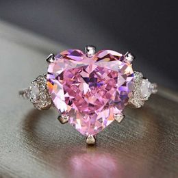 Cluster Rings Huitan Unique Pink Colour Love Rings Women Brilliant Cubic Zirconia Wedding Anniversary Gift Dance Party Luxury Jewellery Wholesale G230228