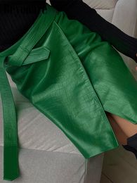 Beyouare Faux Leather Pattern ALine Skirt Women Fashion Elegant Solid Green High Waist Split Mini Skirts Autumn 230301