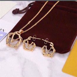 Ladies Designer Jewellery Womens Necklace Fashion Letter Earring Girls Jewellery Girls Ear Studs Wedding Party Accessories High Quality