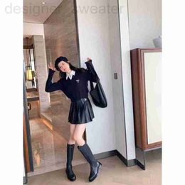 Other Panties designer same paragraphKim Kardashian new classic triangle decoration style in autumn and winter of 22 is thin versatile. Lambskin pleated skirt FEWW