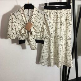 23ss Camicia da donna di marca di design gonne vestito Papillon amore stampa popolare Camicie lunghe gonna Abbigliamento donna di alta qualità a1