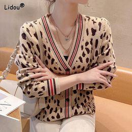 Women's Knits Tees V-Neck Leopard Autumn Winter Knitting Cardigan Single Breasted Spliced Korean Thick Wool Blended Women's Clothing High Strech 230302