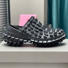 Mens Popular Sandals Designer Sandals Semi Slippers Ic Shapes and Innovative with Extreme Tyres Treads Design Casual Retro Fashion Sandal One Size