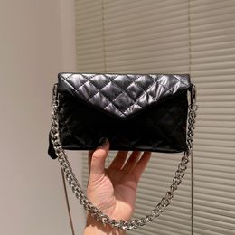 Womens Classic Mini Clamshell Quilted Fashion Bag Silver Metal Hardware Chain Leather Portable Diagonal Span Bag Cross Shoulder Brand Designer Black 20x13cm