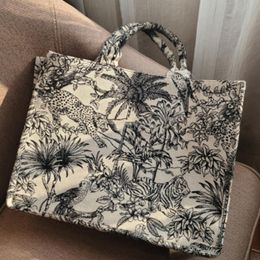 Evening Bags 2023 Fashion Luxury Designer Handbag Brand Bag Purses And Handbags For Women Shopper Jacquard Embroidery Beach Shoulder Tote