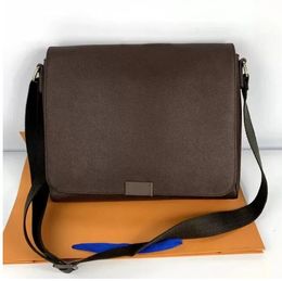 Mens Messenger Shoulder Bags Luxury Designers Leather backpacks Outdoor Postman Zipper Crossbody Bag Women Shopping Handbag