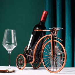 رفوف النبيذ المنطقي الإبداعي رف المعادن زجاجة عتيقة وحامل الزجاج بار عرض الديكور المنزلي.
