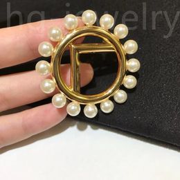 Luxury Women Men Designer Brand Letter Brooches 18K Gold Plated Inlay Crystal Rhinestone Jewellery Brooch Charm Pearl Pin Marry Christmas Party Gift Accessorie868