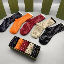 2023 designer men's and women's socks eight luxury sports four seasons letter printing brand cotton men women garter box set gift N1