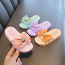 Slipper Girls Slippers с бабочкой-узкой для детей обуви модной большой хрустальной пляжной обуви для девочек скользят в помещении E04083 T230302