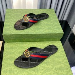 Homens clássicos Slippers Big Summer Rubber Bottom Mulheres sapatos praia lâminas letra chinelada plana Sapatos de gripagem de metal sandálias preguiçosas mocas de moça linear tamanho