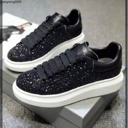 Fashion Men Shoe Designer Women Leather Lace Up Platform Oversized Sole Sneakers White Black mens womens Luxury velvet suede Casual Shoes 35-45 MJKNxzJ gm9000004