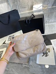 2023 New postman bag Women luxury designer bag Handheld one-shoulder messenger bag Large capacity fashion trend versatile