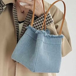 Высококачественная джинсовая ткань Женщины маленькая сумка для плеча маленькая повседневная сумочка Totes Lady Designer Shopping Swork 230304 230220