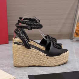 Sandals Str woven ankle strap wedge platform sandals Metal buckle decoration Womens highheeled shoes slides suede luxury designer shoes for factory foo J230525