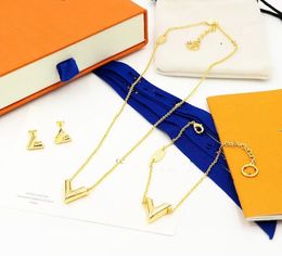 Original designer pendant necklace earrings bracelets letter V logo engrave choker 18K Gold silver rose girls Women Jewellery set 45cm extender chain 5cm