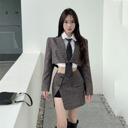 Two Piece Dress Vintage Buckle Cheque Plaid 2 Pieces Set Women Cropped Blazer Irregular Ladies Side Slit Mini Skirt Long Sleeve Suits Outfit 230306