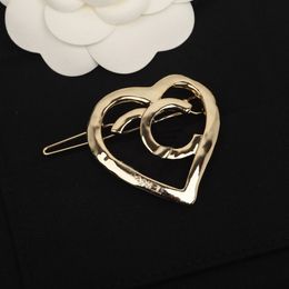 2023 Luxury quality charm brooch with diamond in 18k gold plated have box stamp simple design PS3965