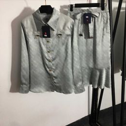 23ss camicia di design di marca gonne set bottone personalizzato bavero camicie a maniche lunghe gonna abito logo stampa a vita alta mezza gonna a coda di pesce abbigliamento donna di alta qualità a1