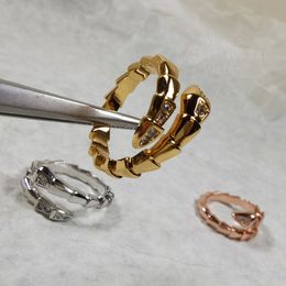 Buigari Serpent Serisi Tasarımcı Yüzüğü Kadın için Diamond Free Action Boyutu Altın Kaplama 18K T0P Klasik Stil Takı Moda Lüks Zarif Hediye 021