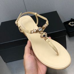 Classic Womens Sandals Heel Height 3cm Flip Flops Thong Flat Slipper Heart Hardware With Strass Faux Pearl Slide Designer Adjustable Ankle Buckle Mule For A Gifts