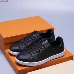 luxury designer shoes casual sneakers breathable Calfskin with floral embellished rubber outsole very nice mkjlyh rh20000000015