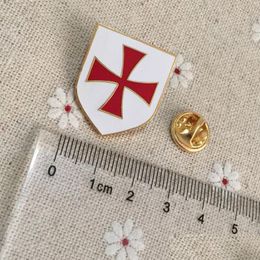 Pins Brooches 50Pcs Red Cross White Shield Pins And Badges Masonic Mason Lapel Pin Christian Army Crusader Knights Templar Drop Del Dhql5