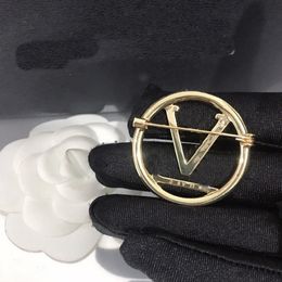 Romantic Girls Love Brooch 18k Gold Brooch Designer Brand Letter Brooch Classic Design Logo celtic Jewellery Wedding Party Pins Family Couple Gift Box